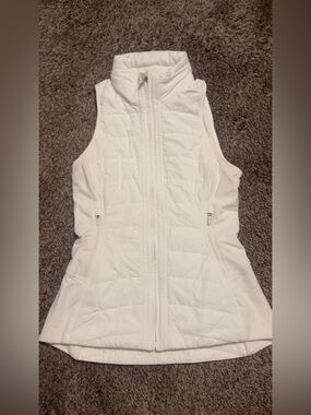 Lululemon white vest size 4